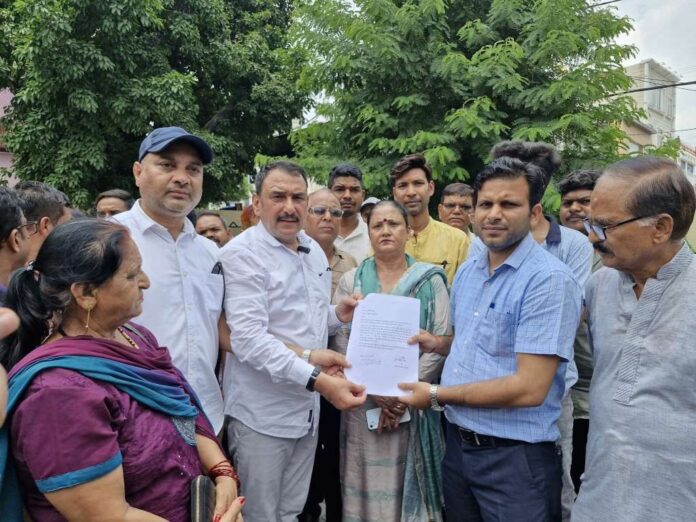 uttarakhand HLD atikrman notis pr dharna