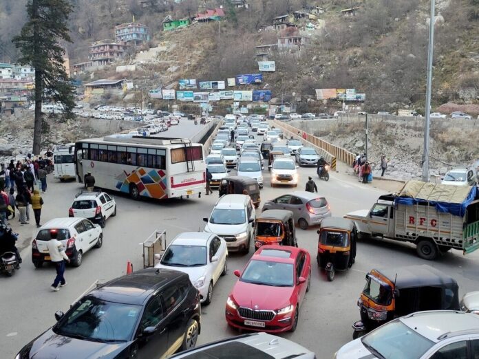 kainchi garampani road pr jam ki photo