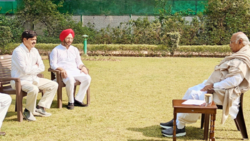 Ganesh Godiyal meeting with Mallikarjun Kharge